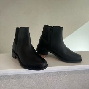 Clarks Black Leather Ankle Booties SIZE 8.5